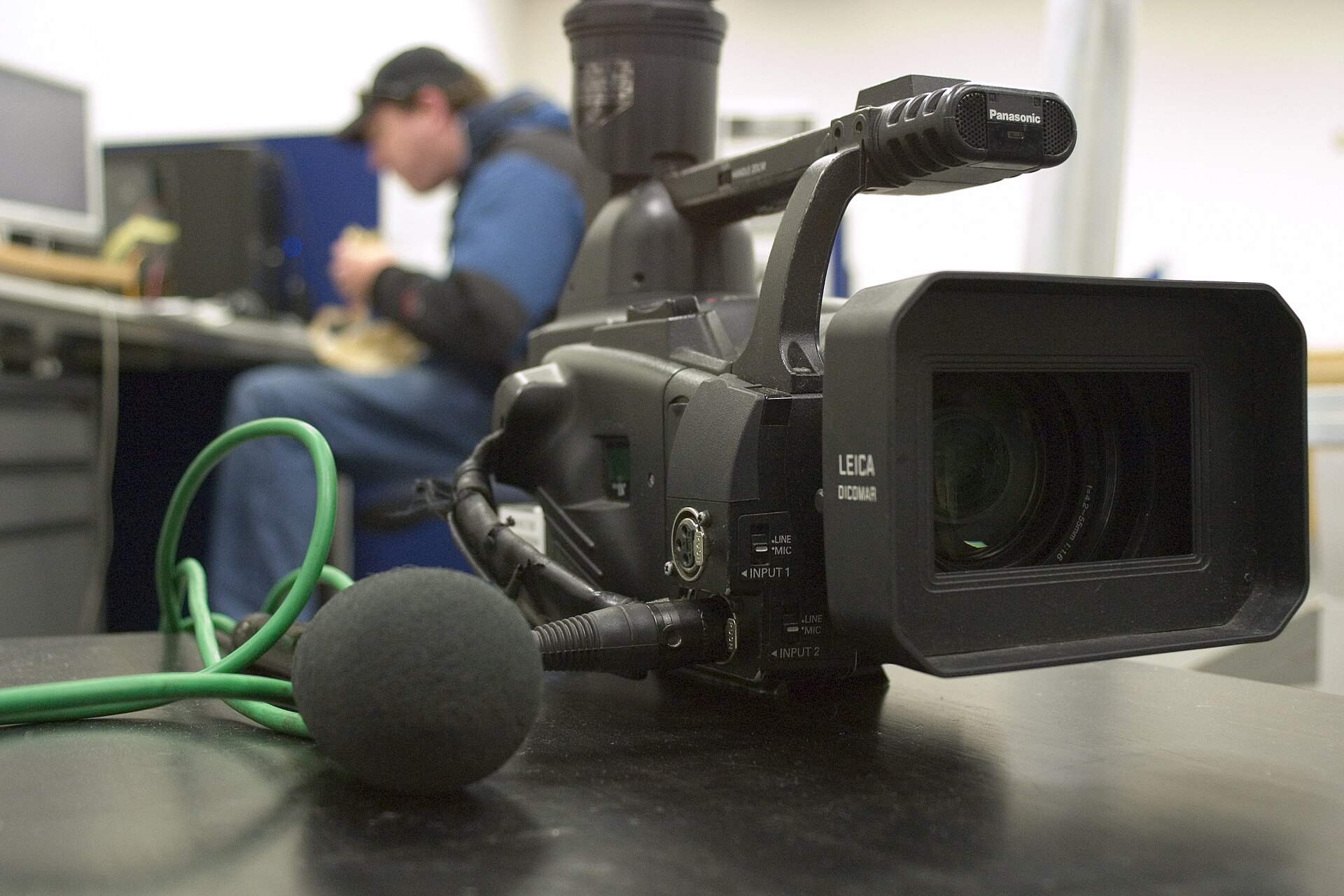 Video entlang der Customer Journey einsetzen | Business-Video Praxis: Video Camera & Microphone